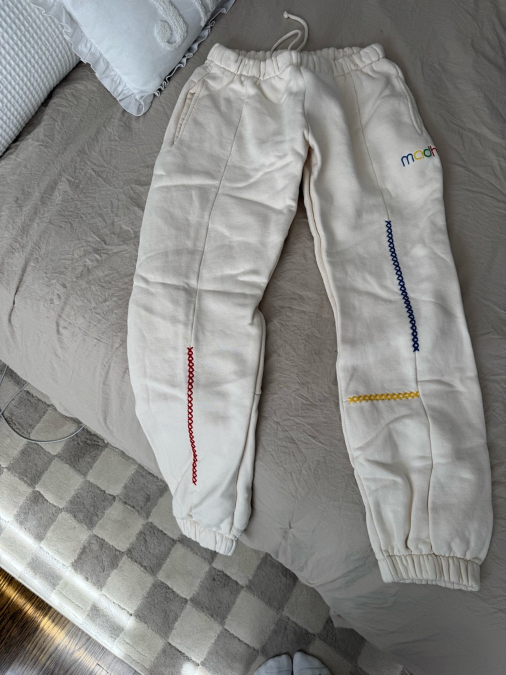 MADHAPPY CREAM SWEATPANTS